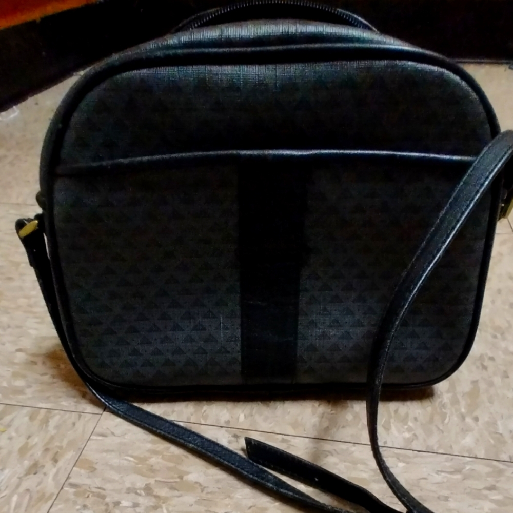 Iiz Claiborne purse